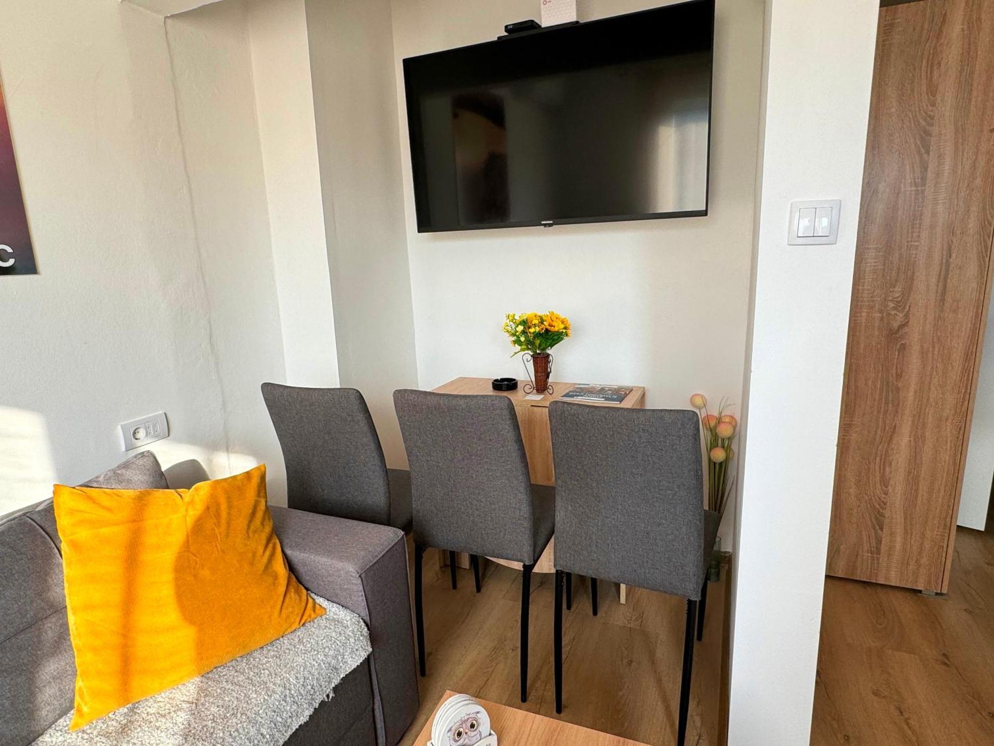 Vuk Apartman Donji Milanovac Exterior foto